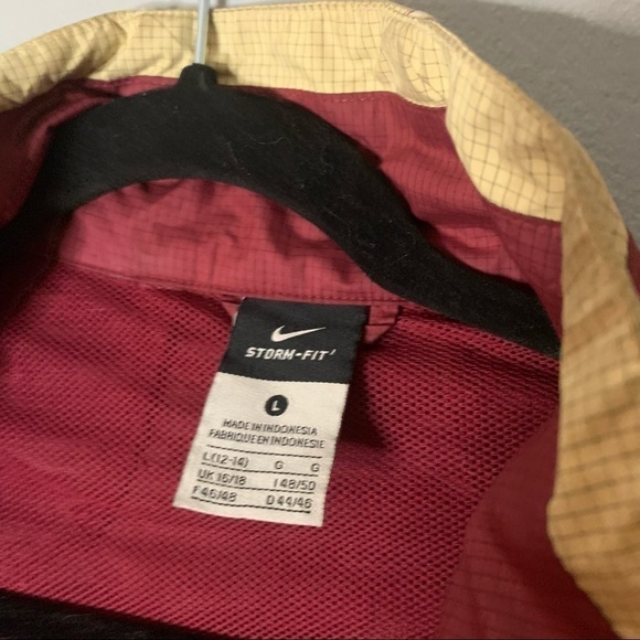 Nike Red Windbreaker - Picture 7 of 8